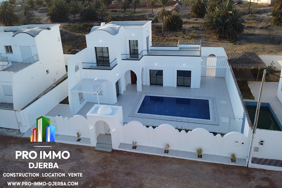 une maison à Djerba avec piscine à vendre